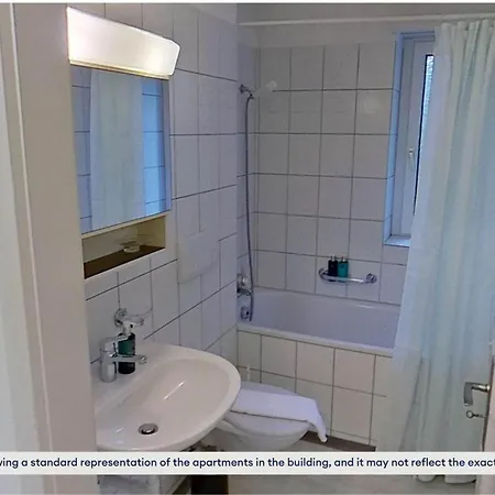 Basic 3-br With Balcony Access *
