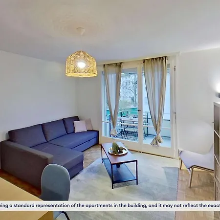 Basic 3-br With Balcony Access *